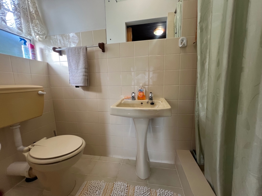 4 Bedroom Property for Sale in Herolds Bay Western Cape